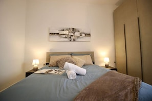 2 bedrooms, desk, iron/ironing board, free WiFi