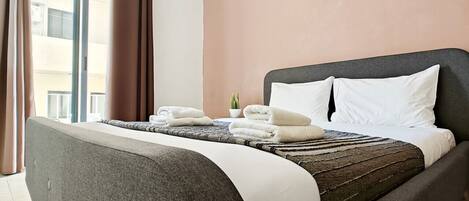 3 室のベッドルーム、デスク、アイロン / アイロン台、WiFi (無料)