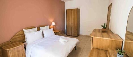 3 chambres, bureau, fer et planche à repasser, Wi-Fi gratuit