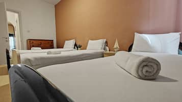 3 bedrooms, desk, iron/ironing board, free WiFi