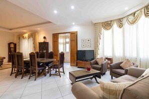 Smart TV - 2 bedroom by Sliema promenade (Tas-Sliema)