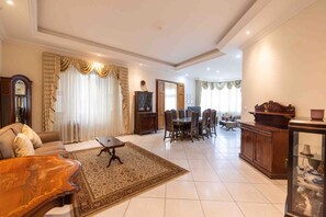 Smart TV - 2 bedroom by Sliema promenade (Tas-Sliema)