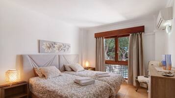 1 quarto, Wi-Fi de cortesia, roupa de cama