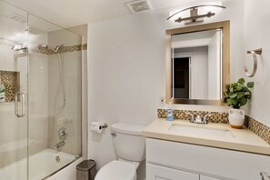 تجهيزات دش، مجففات شعر، مناشف، صابون