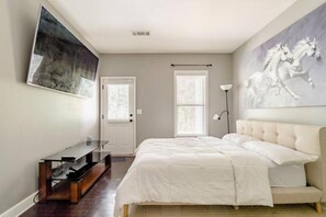 Room - Luxury room and bathroom in a Townhouse (Smyrna)