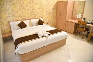 1 dormitori, planxa i posts de planxar, wifi i roba de llit