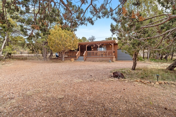 The Starlite Cabin is situated on 1/3 acre property that is fully fenced-in.