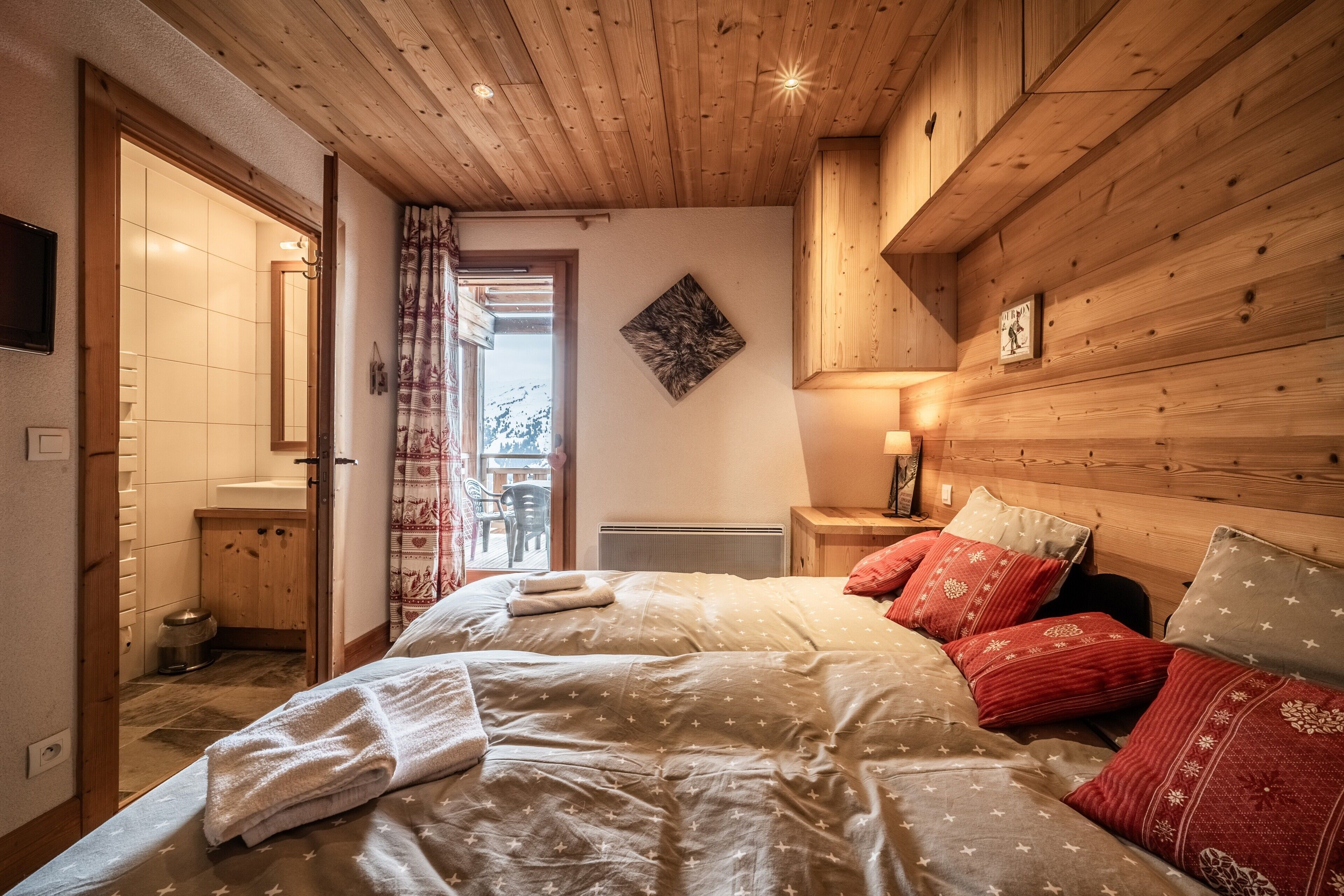 4 soverom, strykejern/-brett, wi-fi (inkludert) og sengetøy