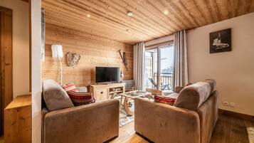 Televisión, reproductor de DVD, estéreo