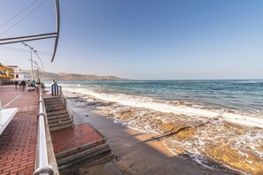 Beach - Home2Book Bright & Stylish Studio in La Isleta (Las Palmas de Gran Canaria)