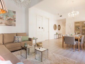 TV, DVD player - Stylish apartment in city center 11 (Barcelona)