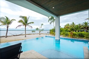 Outdoor pool - Villa Vaya Vista (Placencia)