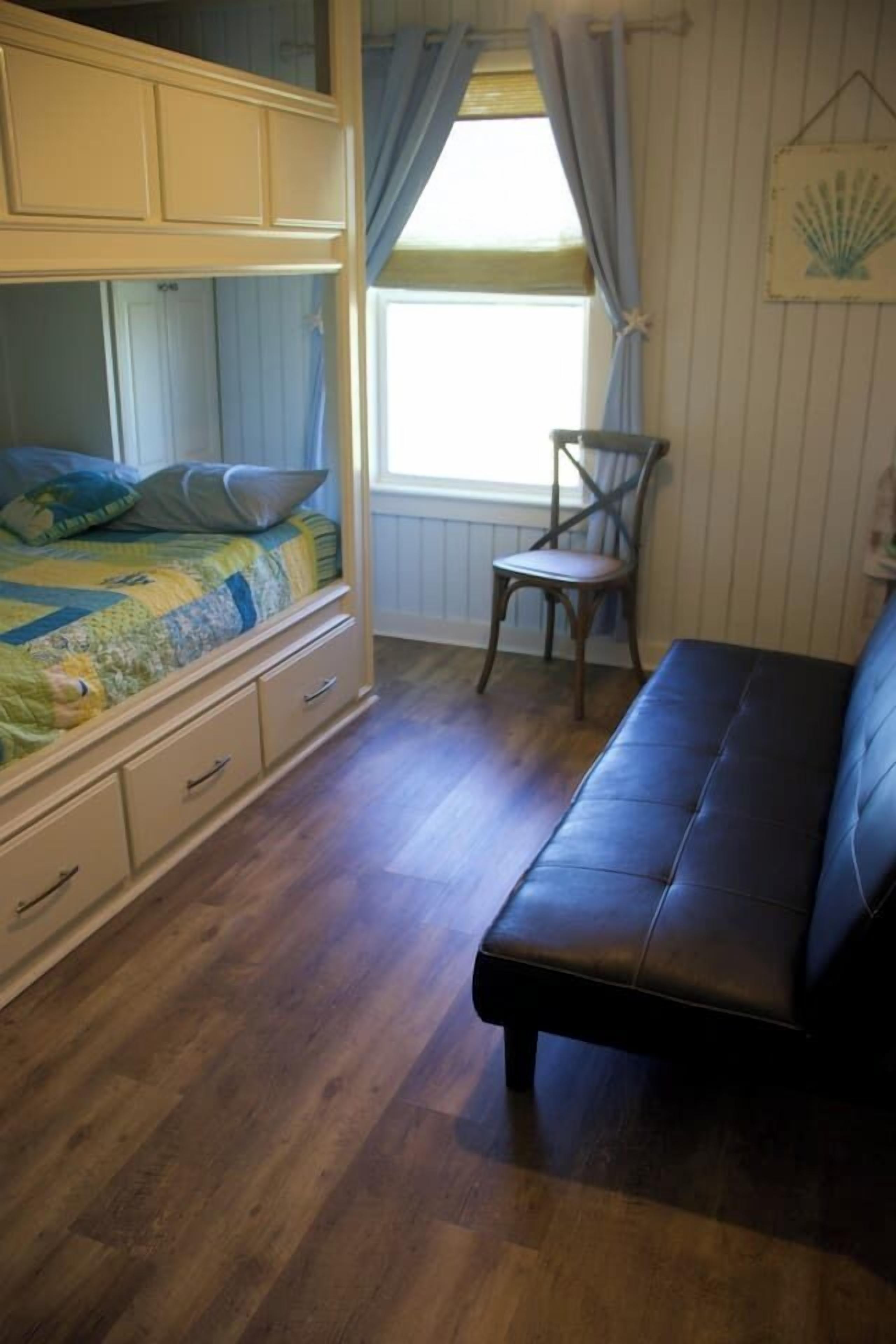 2 多间卧室、免费 WiFi、床单