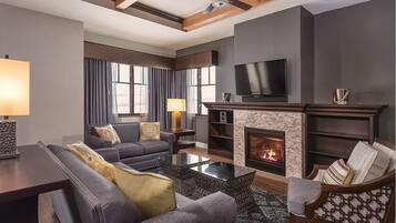 Smart TV, fireplace