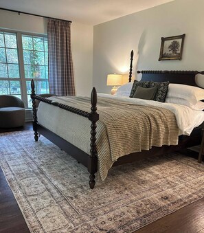 4 habitaciones, tabla de planchar con plancha, wifi y ropa de cama 