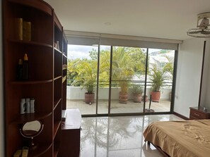 3 soverom, strykejern/-brett og sengetøy