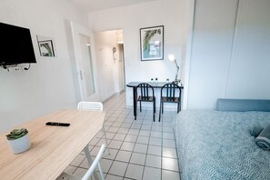 1 bedroom, bed sheets - The Jean Monnet – Studio near Perrache (Lyon)