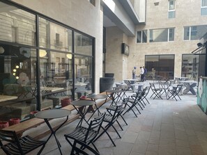 Apartment, 1 Schlafzimmer, barrierefrei, Raucher | Speisen im Freien