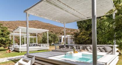 Appartement dans un hĂŽtel "Ow Andros Luxury Suites 2" avec vue sur montagne, terrasse et Wi-Fi
