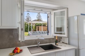 Fridge, oven, stovetop, coffee/tea maker - Apartment In A Hotel "Ow Andros Luxury Suites 5" with Mountain View, Private Terrace & Wi-Fi (Andros)