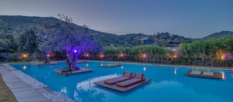 Apartment In A Hotel "Ow Andros Luxury Suites 4" with Mountain View, Private Terrace & Wi-Fi