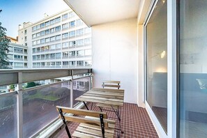 Outdoor dining - Le petit Massena-cosy 2 pers balcon- Part Dieu (Lyon)