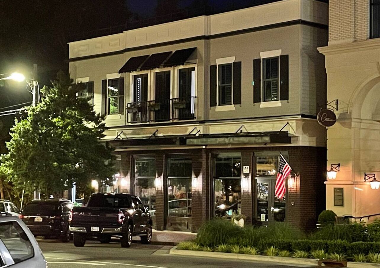 Attending wedding, work, festival, family or moving? Walkable & convenient 