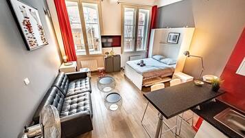 1 chambre, fer et planche à repasser, draps fournis