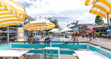 La Jolla Shores Beach Bungalow. Steps to the Beach, Shopping, Restaurants & more