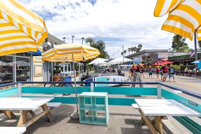 La Jolla Shores Beach Bungalow. Steps to the Beach, Shopping, Restaurants & more