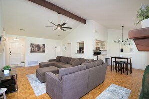 Smart-tv och eldstad