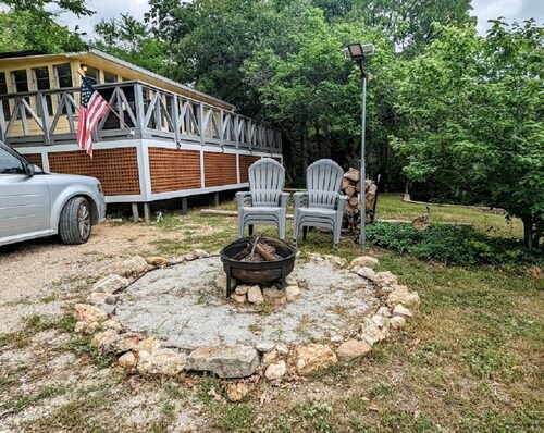 Cricket Hollow with Dock and private Lake Access Sleeps 6