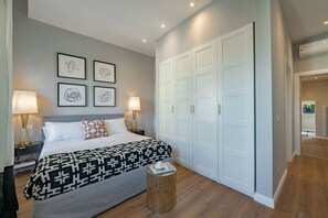 2 bedrooms, iron/ironing board, WiFi - Flamingo Luxury with view (Florence)