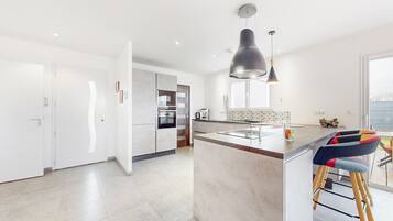 Réfrigérateur, four, plaque de cuisson, lave-vaisselle