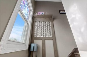 Interior - Cozy 3 Bedroom Family Sized Duplex/ 9 mins from Midway airport!
(Chicago)