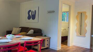 Suite | Free WiFi, bed sheets