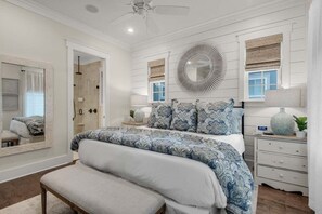 4 slaapkamers, een strijkplank/strijkijzer, gratis wifi, beddengoed