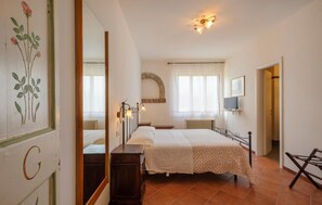 10 bedrooms, travel crib, free WiFi