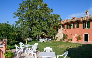 Outdoor dining - Awesome home in Ascoli Piceno (Ascoli Piceno)