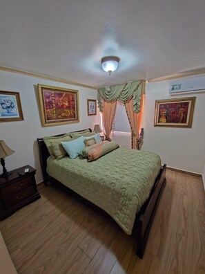 4 bedrooms, iron/ironing board, WiFi, bed sheets