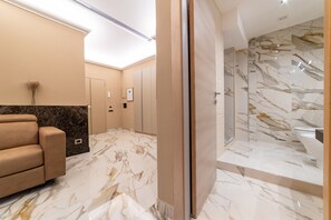 Hair dryer, towels, soap, toilet paper - 50 Gandino Deluxe (Roma)