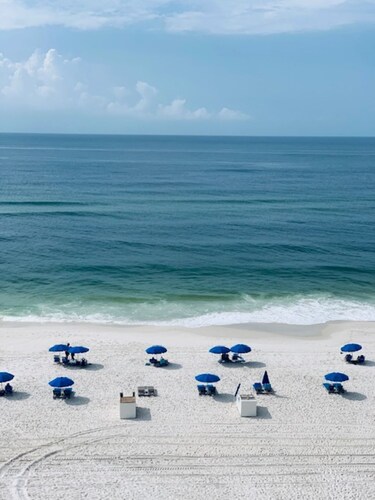 Newly Renovated Beach Condo near State Park Pier