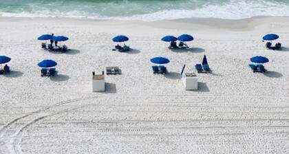 Newly Renovated Beach Condo near State Park Pier