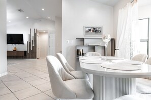 Dining - Sunshine Villa:3BR Home with Sparkling Heated Pool/Huge Backyard (Davenport)