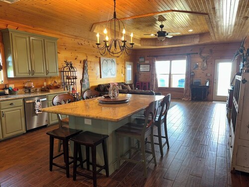 Cozy House with Ocean view perfect for big groups.