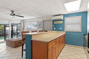 Interior - Waterfront Hideaway~ Canal Front Home, 24' Dock (Marathon)