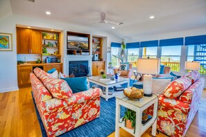 Smart-tv, dvd-afspiller, bøger, stereoanlæg