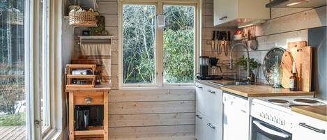 Réfrigérateur, surface de cuisson, lave-vaisselle, cafetiÚre-théiÚre