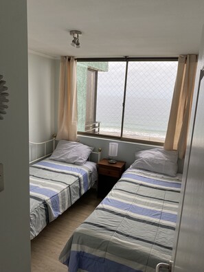 2 habitaciones, tabla de planchar con plancha y wifi gratis 