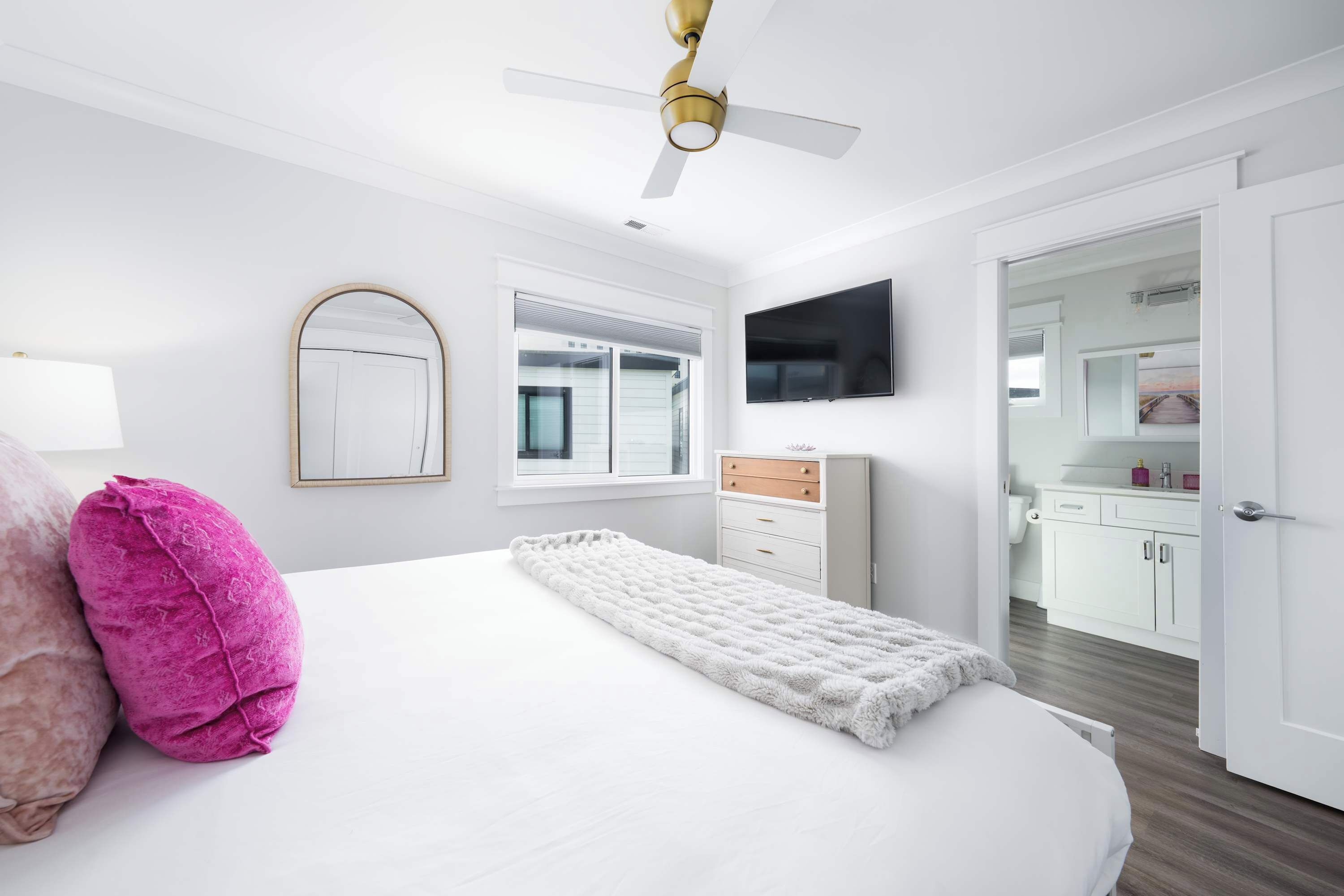 2 Schlafzimmer, Schreibtisch, Bügeleisen/Bügelbrett, kostenloses WLAN